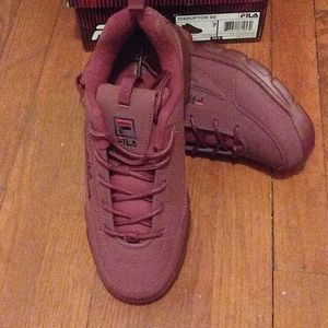 ❌BRAND NEW MAROON FILA DISRUPTOR SE SHOES❌